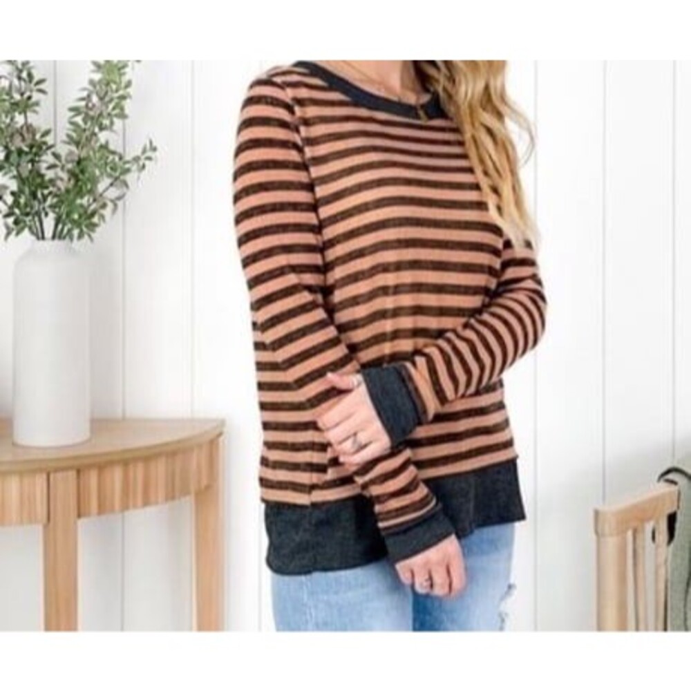 Bibi top Bibi long sleeve shirt striped stretchy crew neck brown thumbholes NEW